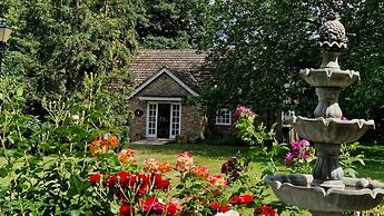Woodland Manor Hotel