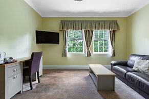 Woodland Manor Hotel
