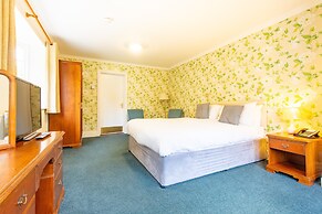 Woodland Manor Hotel