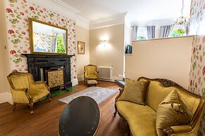 Woodland Manor Hotel