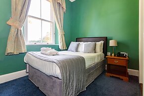 Woodland Manor Hotel