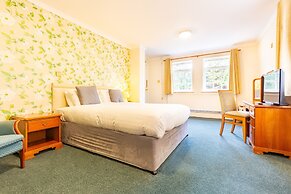 Woodland Manor Hotel