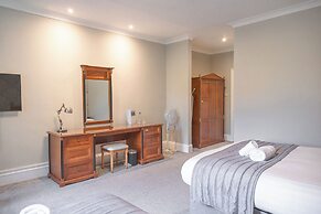 Woodland Manor Hotel
