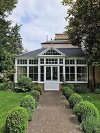 Woodland Manor Hotel