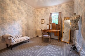Woodland Manor Hotel