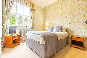 Woodland Manor Hotel