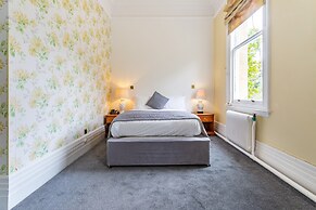Woodland Manor Hotel