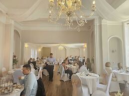 Woodland Manor Hotel
