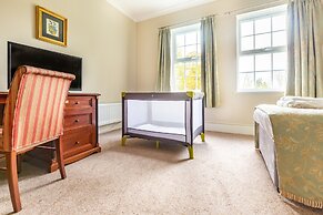 Woodland Manor Hotel