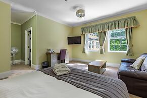 Woodland Manor Hotel