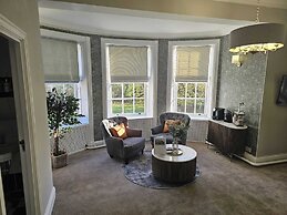 Woodland Manor Hotel