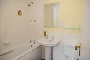 Woodland Manor Hotel