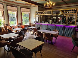 Woodland Manor Hotel