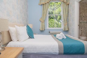 Woodland Manor Hotel