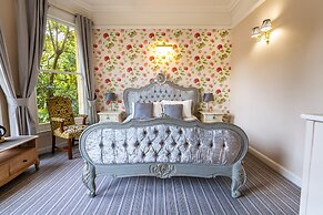 Woodland Manor Hotel
