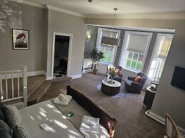 Woodland Manor Hotel