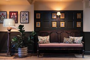 The Potter's Heron - A Heartwood Inn