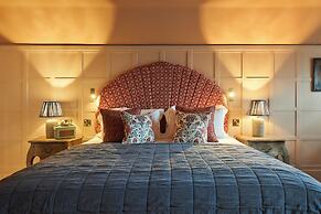 Potters Heron Hotel