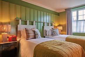 Potters Heron Hotel
