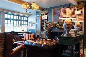 The Potter's Heron - A Heartwood Inn