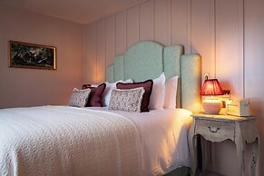 Potters Heron Hotel