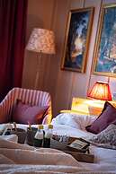 Potters Heron Hotel