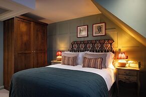 Potters Heron Hotel