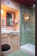 Potters Heron Hotel