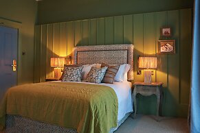 Potters Heron Hotel