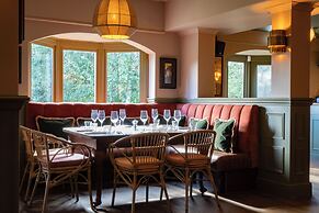 The Potter's Heron - A Heartwood Inn