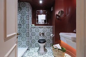 The Potter's Heron - A Heartwood Inn
