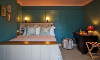 Potters Heron Hotel