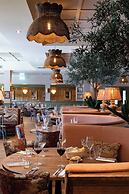 The Potter's Heron - A Heartwood Inn