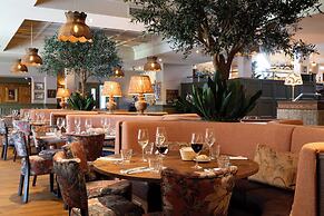 The Potter's Heron - A Heartwood Inn