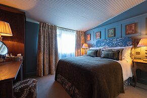 The Potter's Heron - A Heartwood Inn