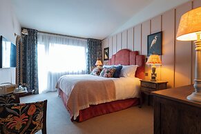 The Potter's Heron - A Heartwood Inn