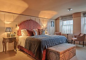 Potters Heron Hotel