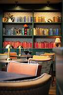 The Potter's Heron - A Heartwood Inn