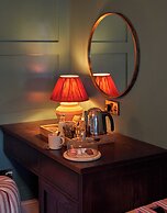 Potters Heron Hotel