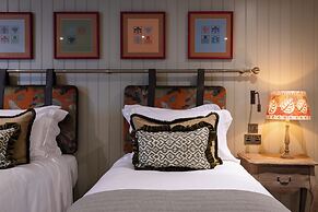 The Potter's Heron - A Heartwood Inn