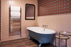 Potters Heron Hotel