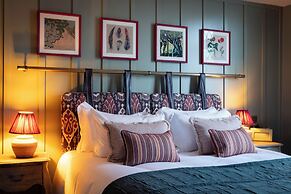Potters Heron Hotel