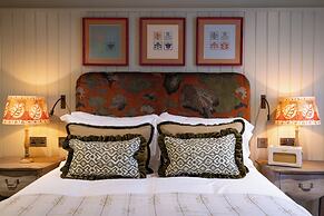 The Potter's Heron - A Heartwood Inn