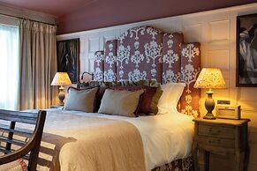 The Potter's Heron - A Heartwood Inn