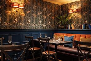 The Potter's Heron - A Heartwood Inn
