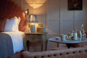 Potters Heron Hotel