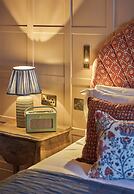 Potters Heron Hotel