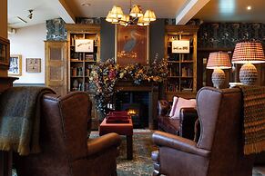 The Potter's Heron - A Heartwood Inn