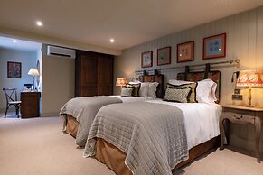 The Potter's Heron - A Heartwood Inn