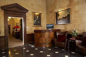 Sir Christopher Wren Hotel